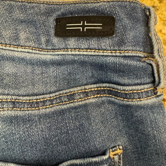 Liverpool Jeans Women’s Size 4/27 Floral Embroidered Cuffed Hem - Picture 4 of 11